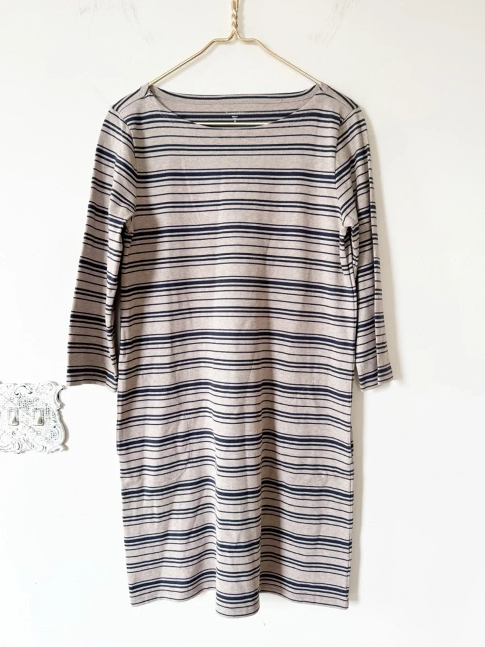 NWOT Garnet Hill Organic Taupe and Navy Striped Bateau Shift Dress Pockets 6 - Picture 4 of 9
